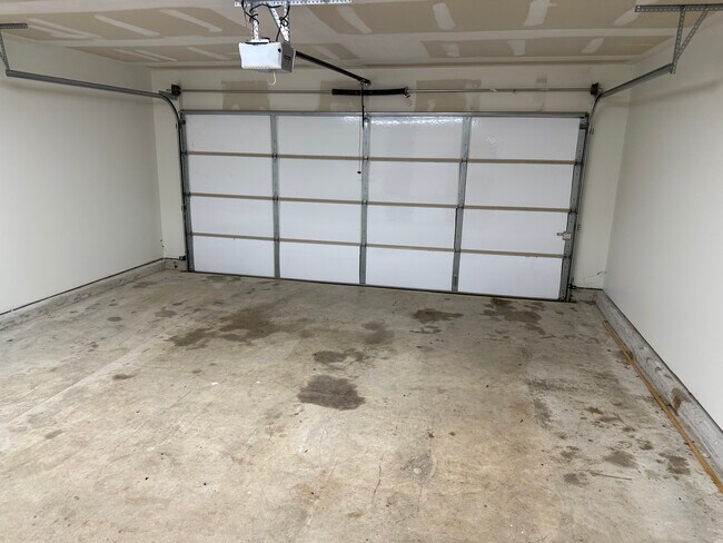 Building Photo - 1216 W Duncan Rd