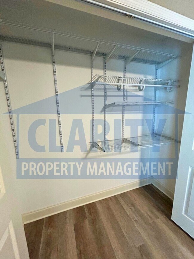 Building Photo - Two bedroom townhome in Downtown Cleveland!