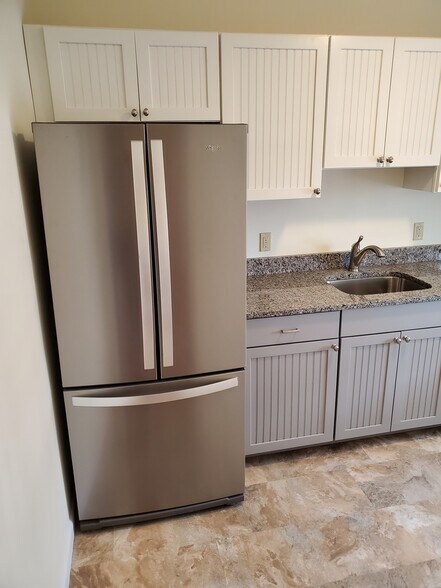 Building Photo - 95 Fairview Dr