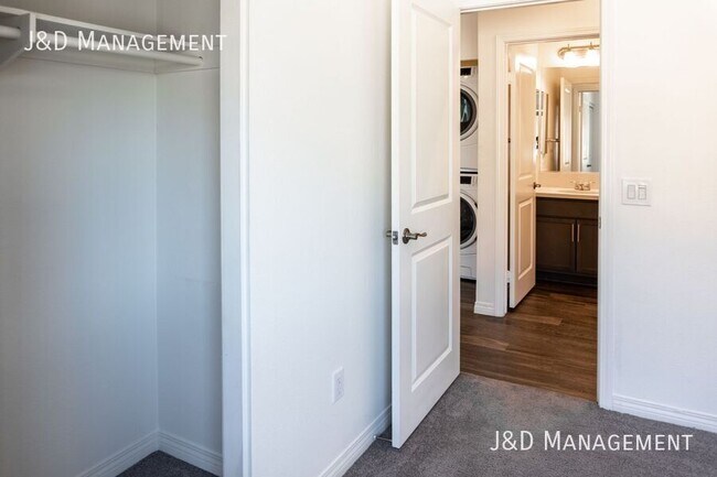 Building Photo - 8123 Cascio Ct