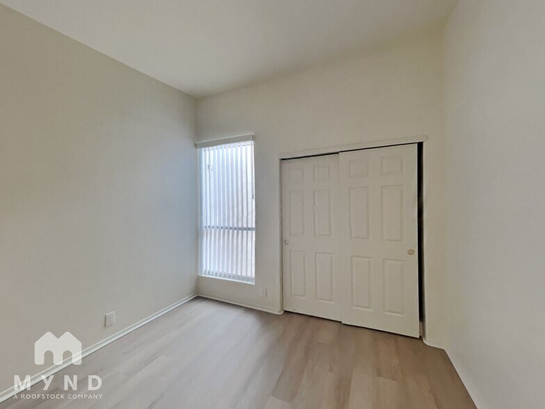 Building Photo - 5945 E Nance St