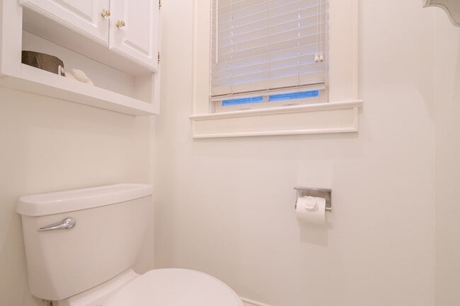 Building Photo - Spacious charmer in the heart of Dilworth ...