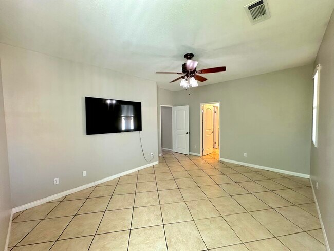 Building Photo - 47510 Stetson Ct