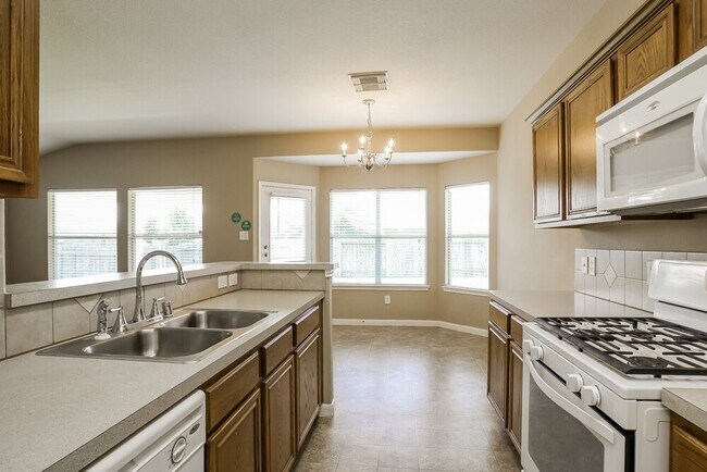 Building Photo - 15527 Lady Shery Ln