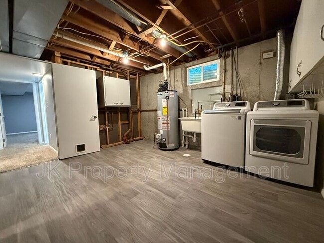 Building Photo - 512 52nd St S