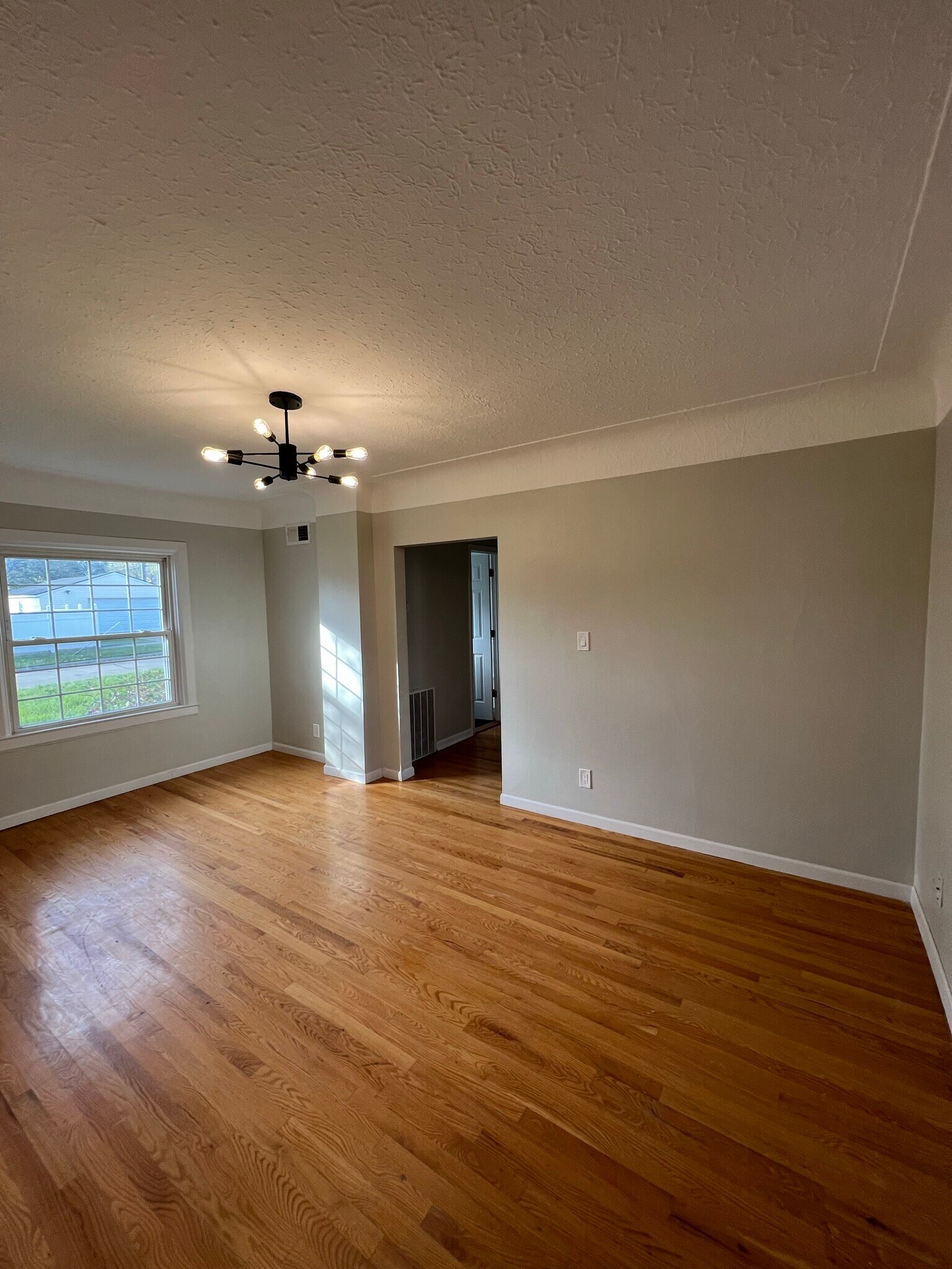 Building Photo - 430 S Webik Ave