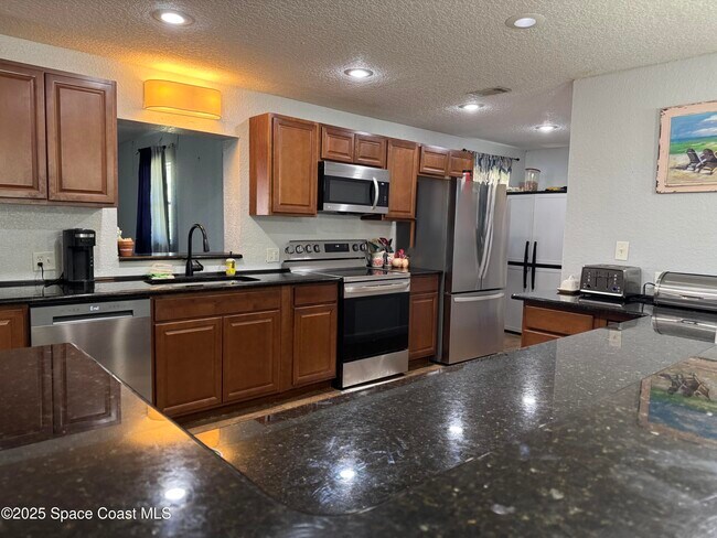 Building Photo - 872 Bartel Ct