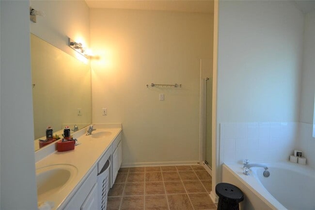 Building Photo - 12110 Laurel Ct