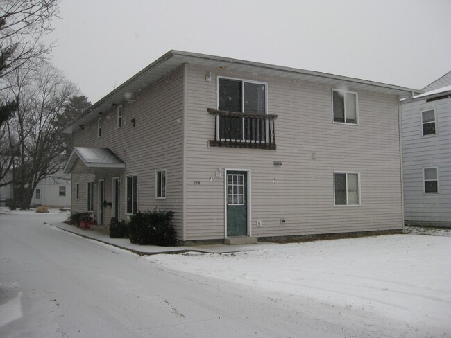 Ask about current rent incentives. 5 bedroom, 2 full bath duplex. Paved off-street parking with snow removal included in the rent. - 1716 5th St E