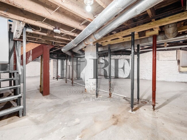 Building Photo - 806 Sullivant Ave