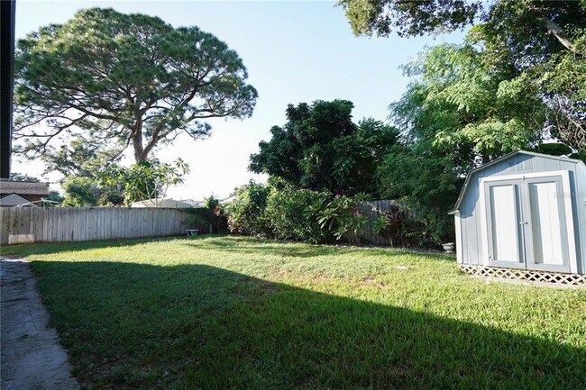 Building Photo - 5817 Dartmouth Ave N