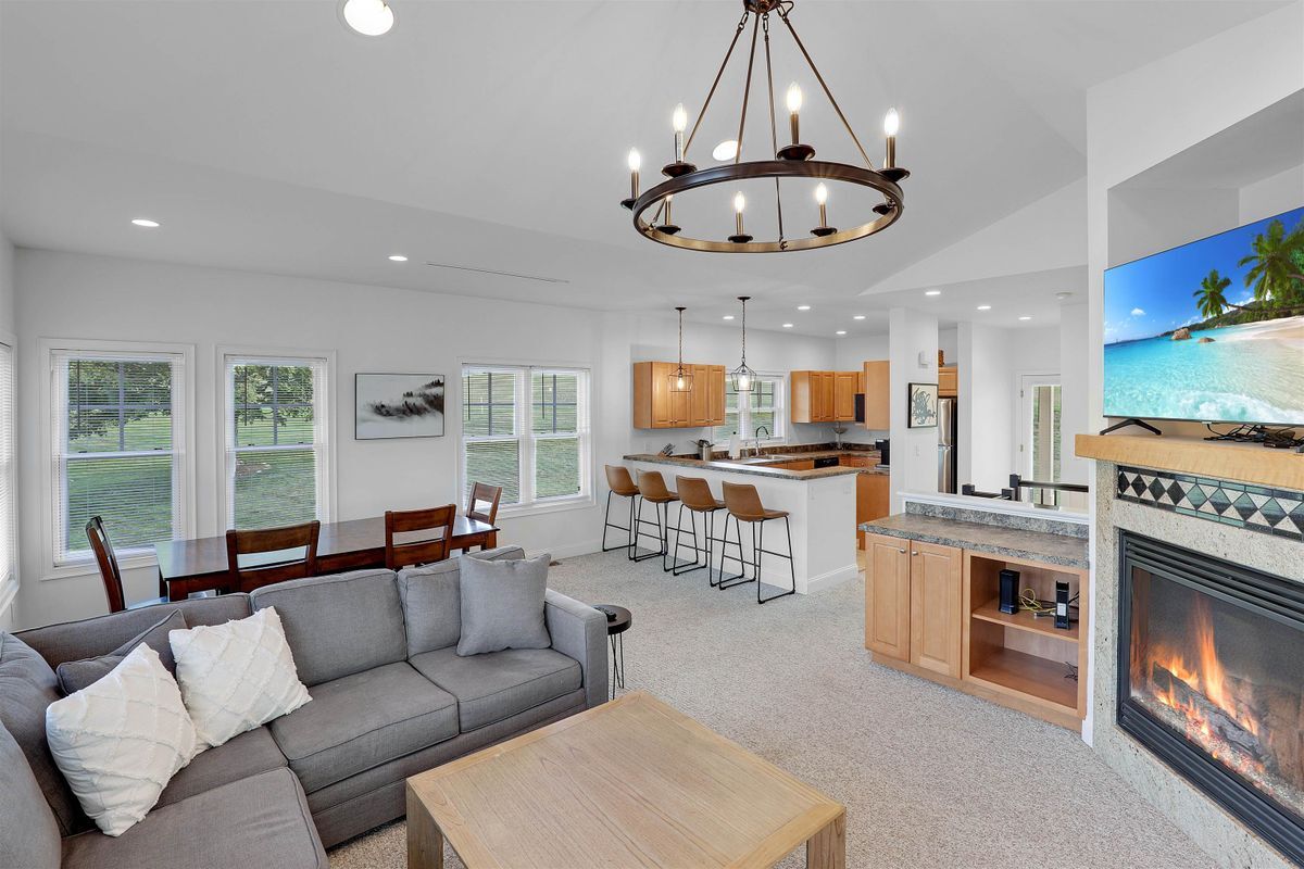 Building Photo - 13 Greenscapes, 9