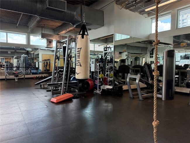 Building Photo - 150 E Robinson St