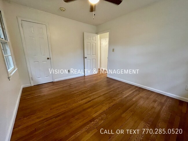 Building Photo - 6328 Oakview Ln