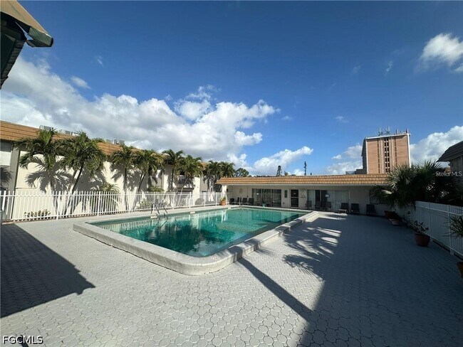 Building Photo - 1830 Maravilla Ave