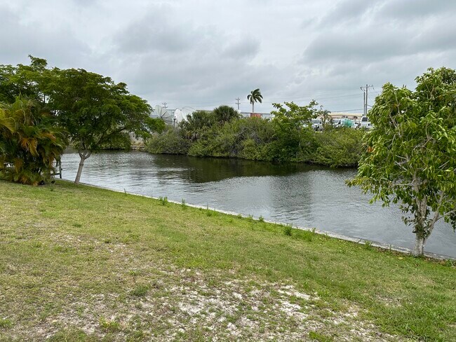 Building Photo - 1449 SE 10th Terrace