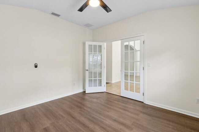 Building Photo - Charming 3-Bedroom Home in The Hideaway – ...