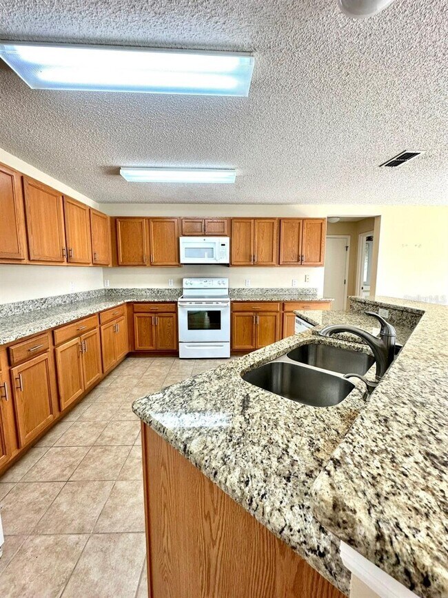 Building Photo - 410 Canna Dr