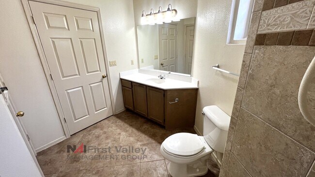 Building Photo - 2 Bedrooms, 2 Baths
