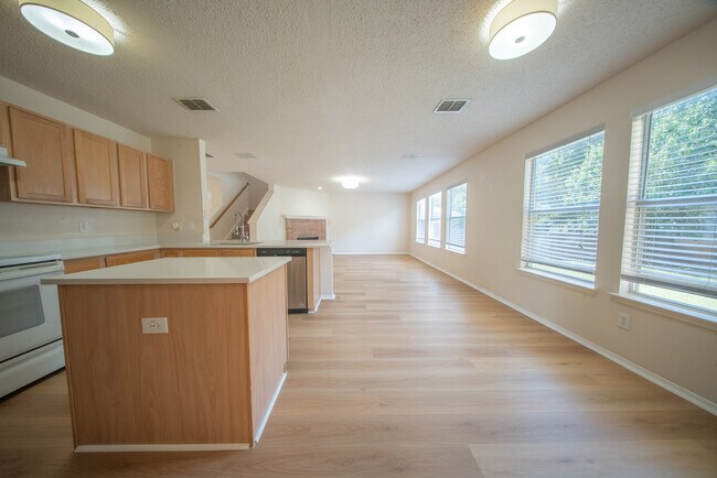 Building Photo - 1218 Post Oak Trail