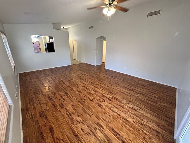 Building Photo - Single Story 3/2 N. Phoenix Home Ready 4 M...