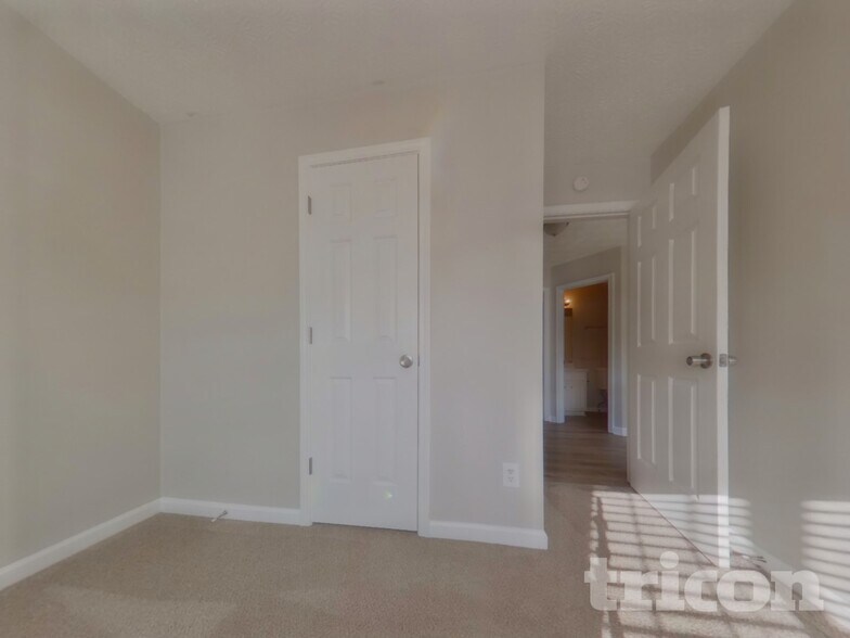 Building Photo - 224 Stone Creek Dr