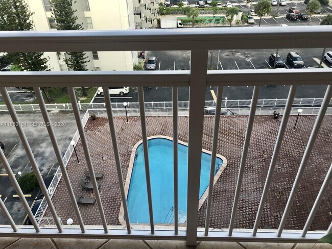 Building Photo - 2025 NE 164th St