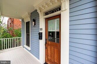Building Photo - 325 D St SE