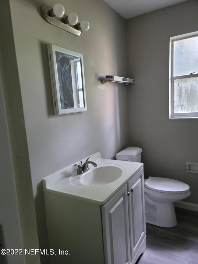 Building Photo - 6442 Ballejo Ct N