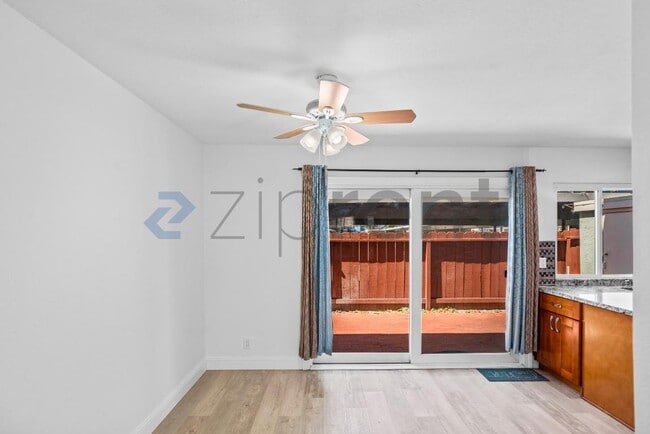Building Photo - Unit
