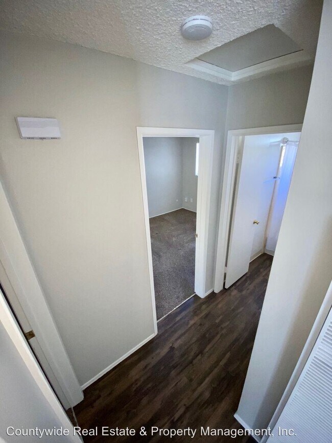 Building Photo - 1100-1154 N Mollison Ave