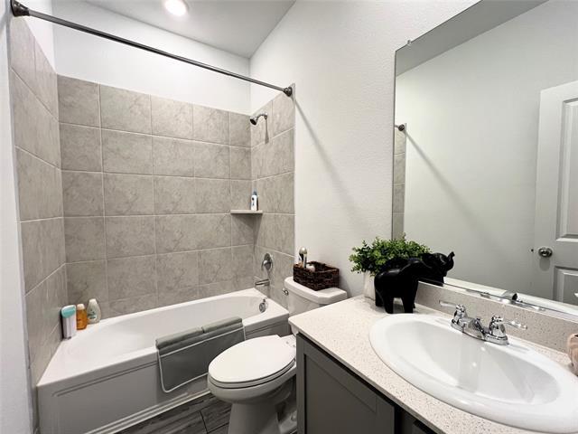 Building Photo - 745 Twinvale Dr
