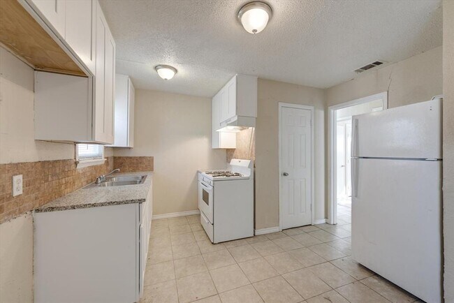 Building Photo - 1400 Wynn Terrace