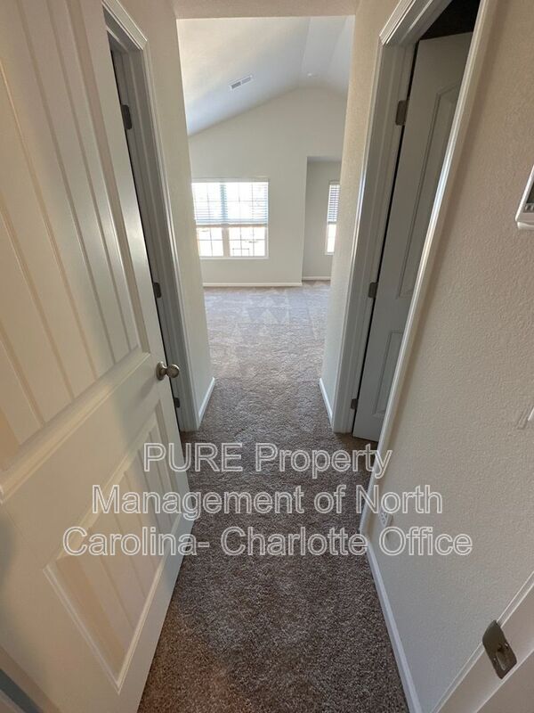 Building Photo - 100 Conifer Ln