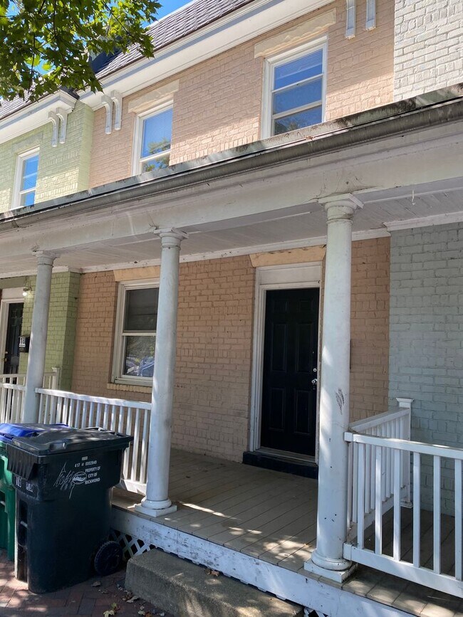 Building Photo - 16 S Plum St