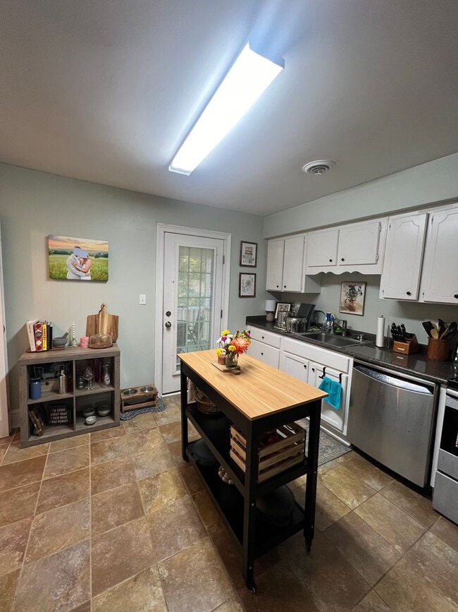 Building Photo - Townhome for Rent