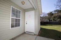 Building Photo - Inviting 2-Bedroom Home in West Pensacola ...