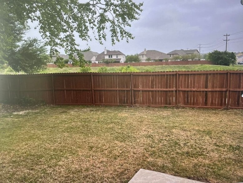 Building Photo - 1341 Beechwood Dr