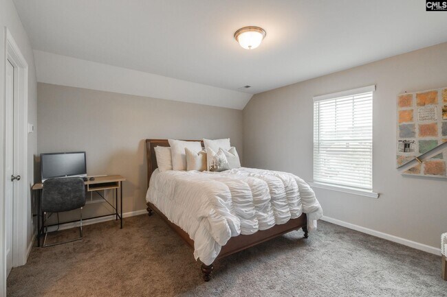 Building Photo - 1453 Ardennes Dr