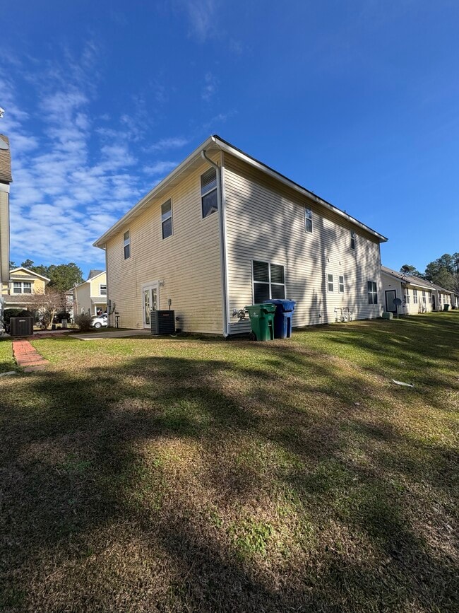 Building Photo - 3061 Dundee Loop S