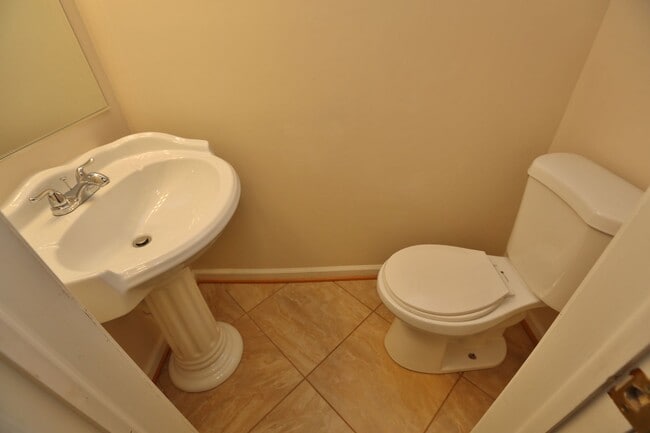 Building Photo - Ranch Home - Backs to Community Pool & Playgrounds - Pet-Friendly - Available 06-23-26!