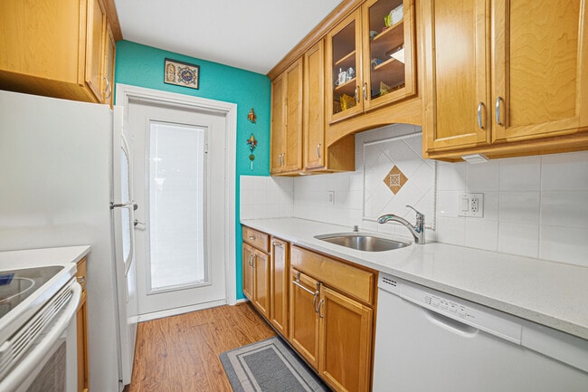 Building Photo - 112 Doolen Ct