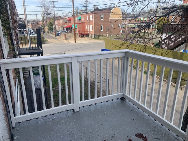 Building Photo - West Baltimore 4 Bedroom 1.5 Bathroom Town...