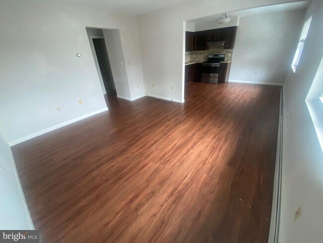 Primary Photo - 429 Smith St