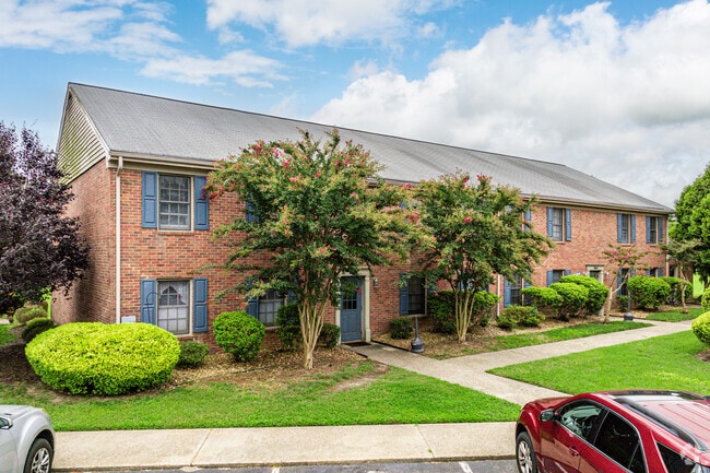 Building Photo - Colonial Point Apartments