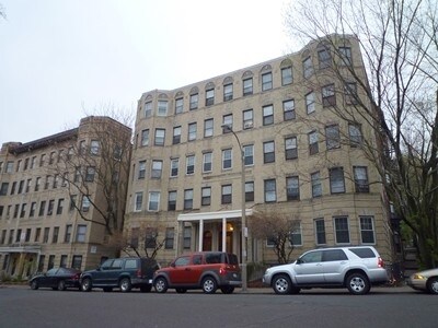 Building Photo - 164 Strathmore Rd