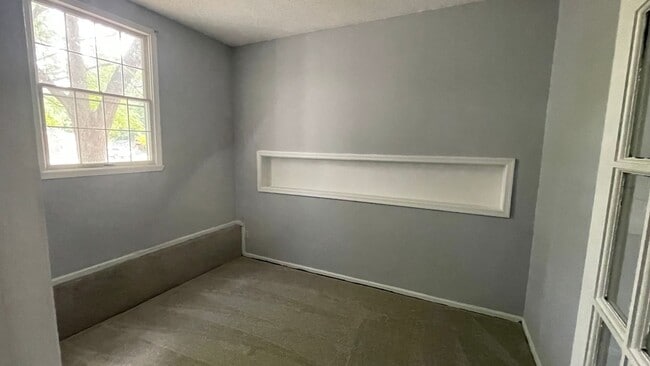 Building Photo - Chesterfield Rancher with Open Concept