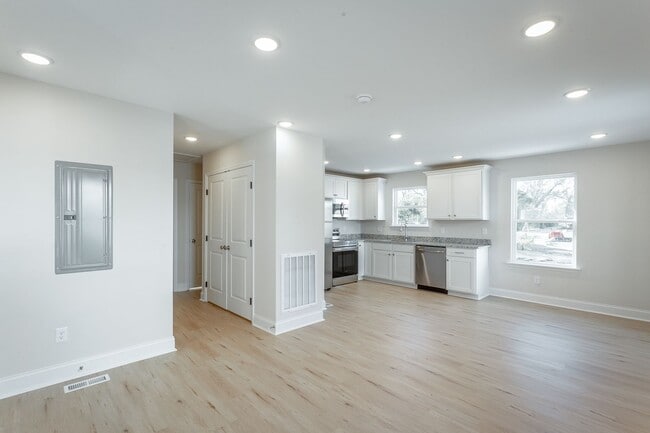 Building Photo - Brand-New 2 Bedroom Home in Chattanooga with Modern Finishes