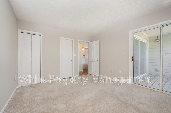 Building Photo - 2555 Stockbridge Dr