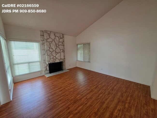 Building Photo - Irvine 3 Bedroom Home With Pool